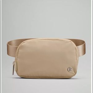 LULULEMON EVERYWHERE BELT BAG IN TRENCH
